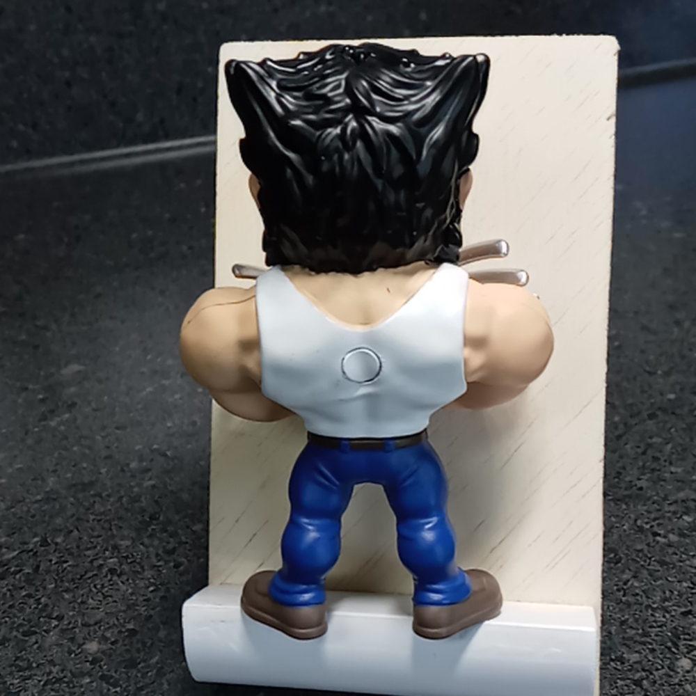 Metal Wolverine Figure - Picture 4 of 8